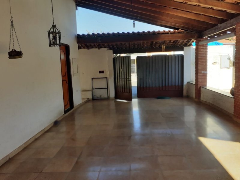 Casa à venda Vila Fleming com 209m² e 2 quartos por R$ 310.000 - 1159136830-garagem.jpg