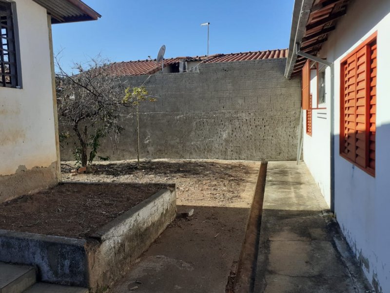 Casa à venda Vila Fleming com 209m² e 2 quartos por R$ 310.000 - 1998873940-quintal-2.jpg