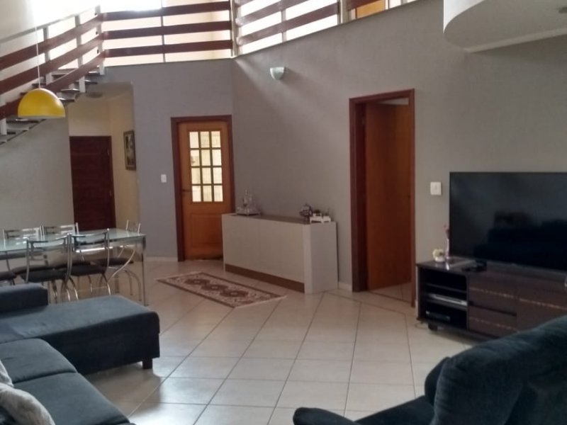 Casa à venda Vila Cidade Industrial (Vila Xavier) com 238m² e 3 quartos por R$ 620.000 - 2000707245-salatvjantar1.jpeg