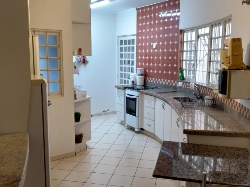 Casa à venda Vila Cidade Industrial (Vila Xavier) com 238m² e 3 quartos por R$ 620.000 - 470917869-cozinha2.jpeg