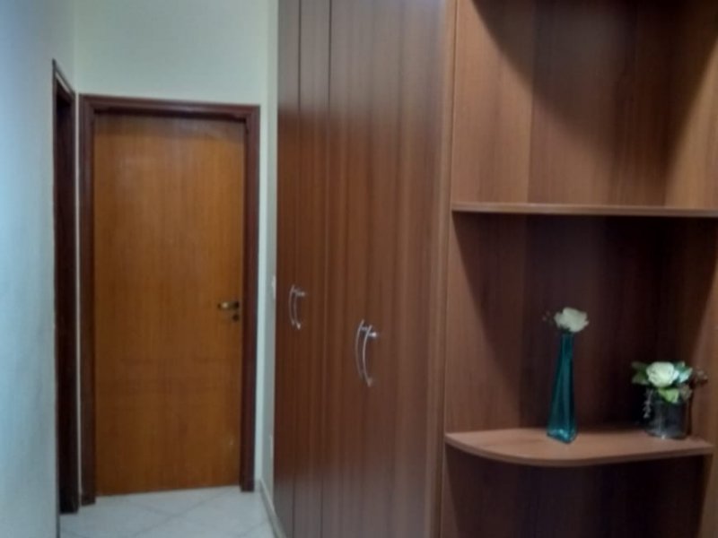 Casa à venda Vila Cidade Industrial (Vila Xavier) com 238m² e 3 quartos por R$ 620.000 - 863263593-roupeiro.jpeg