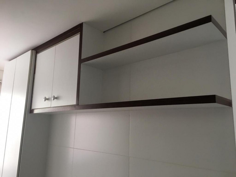 Apartamento à venda Distrito Industrial com 66m² e 2 quartos por R$ 11.940.000 - 1005875430-quarto-2-prateleiras.jpeg