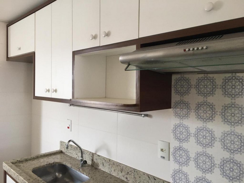 Apartamento à venda Distrito Industrial com 66m² e 2 quartos por R$ 11.940.000 - 334828024-cozinha-armarios-e-exaustor.jpeg