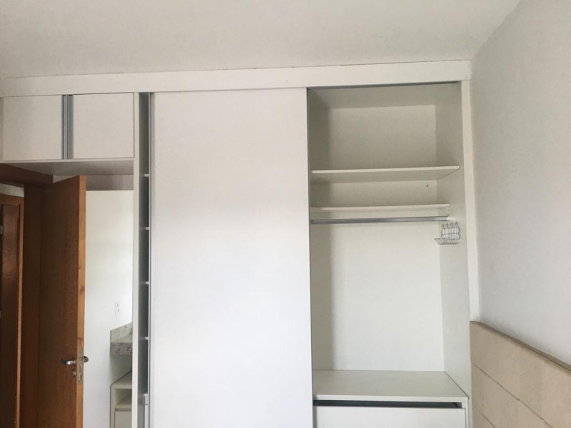 Apartamento à venda Distrito Industrial com 66m² e 2 quartos por R$ 11.940.000 - 407997420-guarda-roupas-suite.jpeg