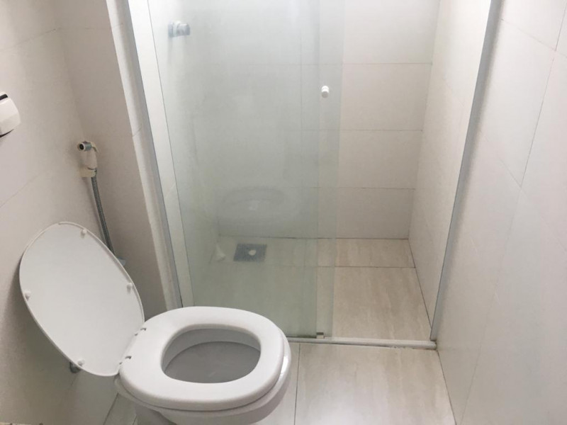 Apartamento à venda Distrito Industrial com 66m² e 2 quartos por R$ 11.940.000 - 489246576-banho-suite.jpeg