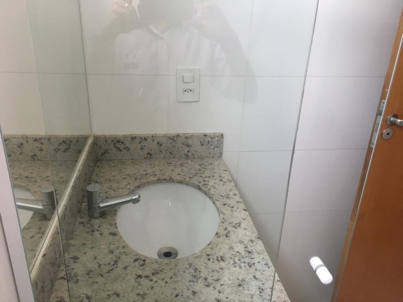 Apartamento à venda Distrito Industrial com 66m² e 2 quartos por R$ 11.940.000 - 648656850-pia-banheiro-social.jpeg