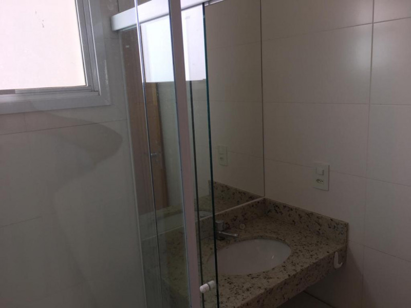 Apartamento à venda Distrito Industrial com 66m² e 2 quartos por R$ 11.940.000 - 676984269-banheiro-social.jpeg
