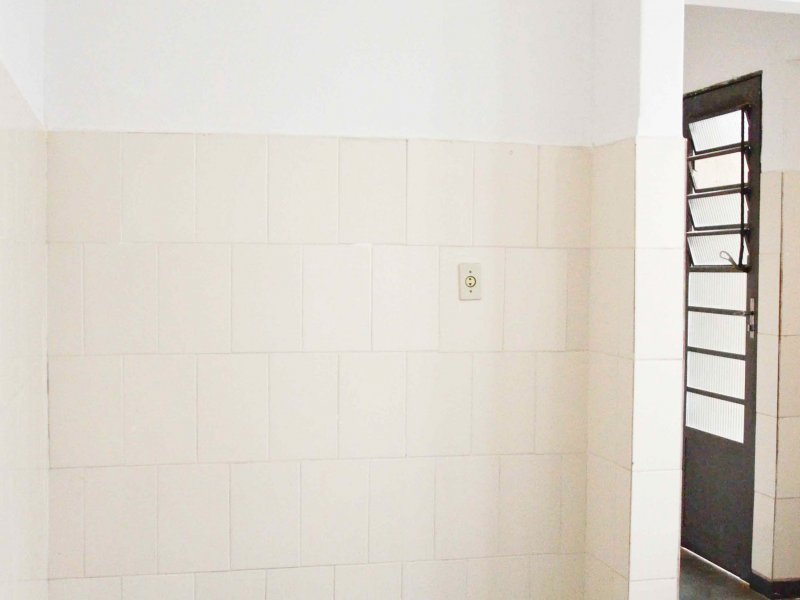 Casa à venda Vila Itapoan com 200m² e 1 quarto por R$ 400.000 - 724906592-casa-02-miracema-5.jpg