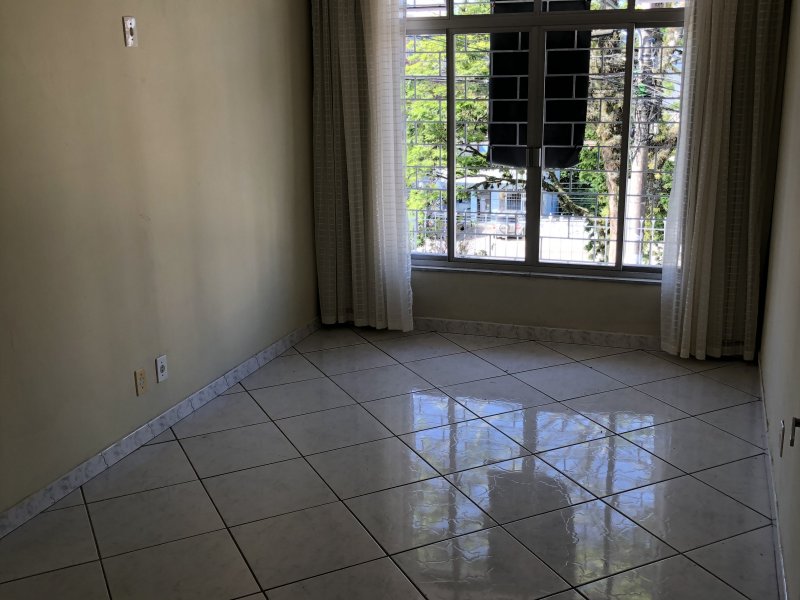 Casa à venda Agronômica com 230m² e 3 quartos por R$ 695.000 - 1416548427-c2428466-1a56-4456-8c8d-fae0be55fd71.jpeg