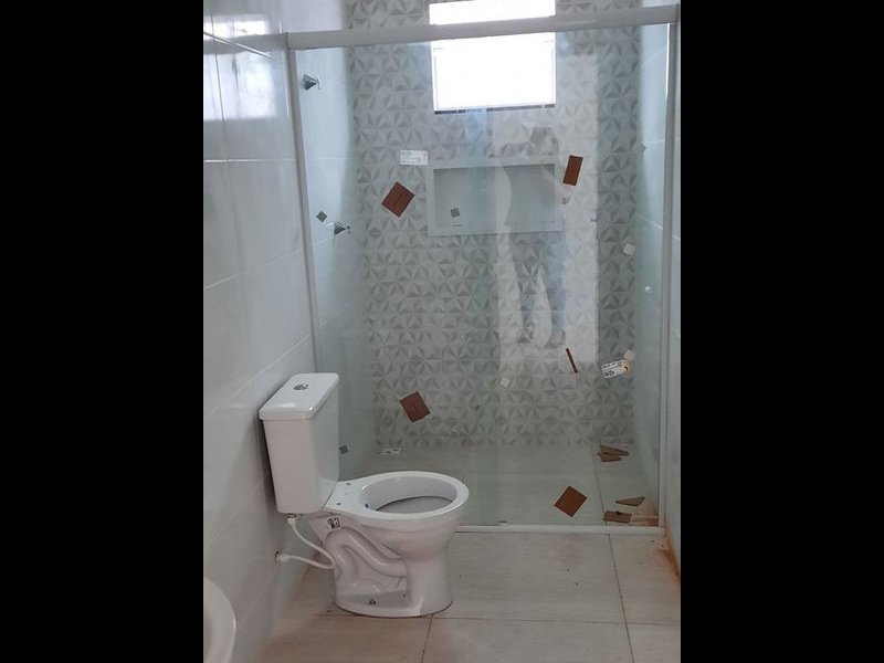 Casa à venda Quinta dos Acorianos com 71m² e 2 quartos por R$ 200.000 - 20611351-banheiro-social.jpg