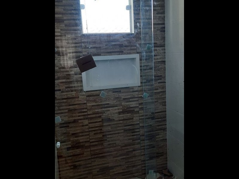 Casa à venda Quinta dos Acorianos com 71m² e 2 quartos por R$ 200.000 - 475261980-banheiro-suite.jpg
