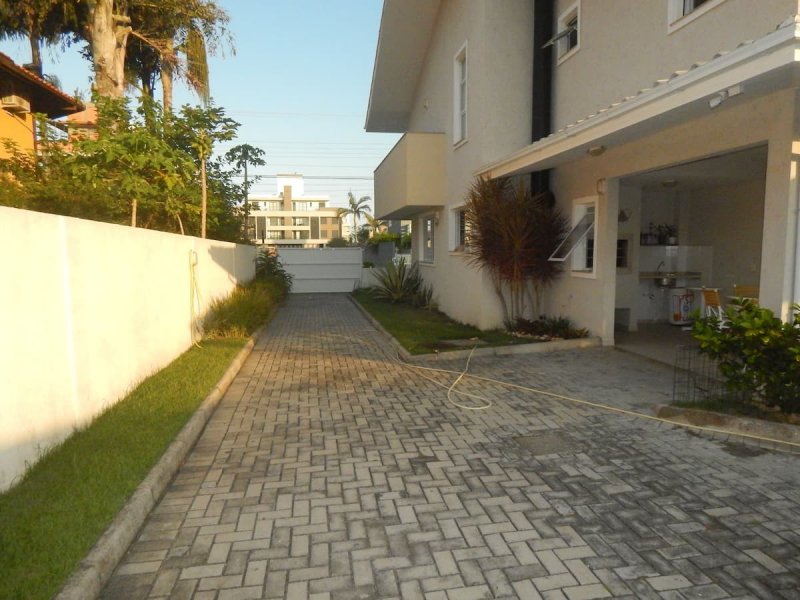 Casa à venda Lagoa Pequena com 257m² e 4 quartos por R$ 2.650.000 - 1469326281-area-externa-2.jpg