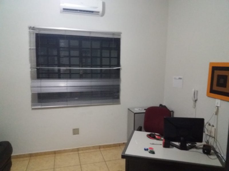 Comercial à venda Parque do Mirante com 264m² e  quartos por R$ 750.000 - 225581845-foto-de-leonardo-almada-1.jpg