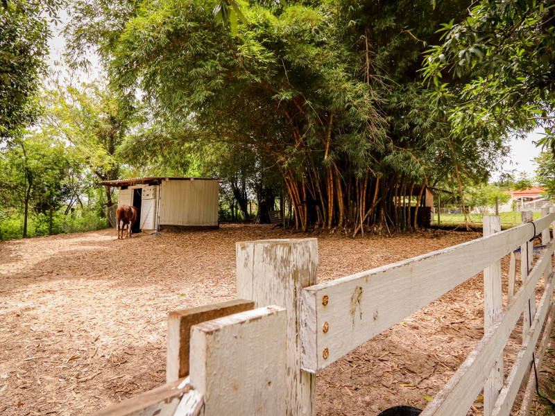 Casa de condomínio à venda Centro com 10000m² e 5 quartos por R$ 1.500.000 - curral-de-cavalos.jpg