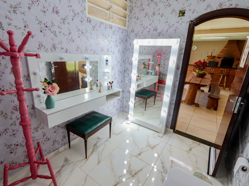 Casa de condomínio à venda Centro com 10000m² e 5 quartos por R$ 1.500.000 - lavabo-camarim-area-gourmet-2.jpg