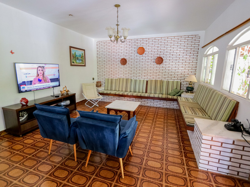 Casa de condomínio à venda Centro com 10000m² e 5 quartos por R$ 1.500.000 - sala-estar-casa-grande.jpg