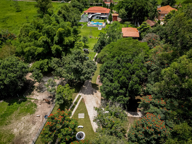Casa de condomínio à venda Centro com 10000m² e 5 quartos por R$ 1.500.000 - visao-parcial-fundos-2.jpg