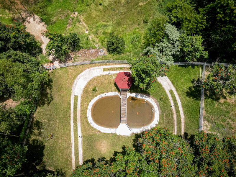 Casa de condomínio à venda Centro com 10000m² e 5 quartos por R$ 1.500.000 - visao-parcial-fundos.jpg
