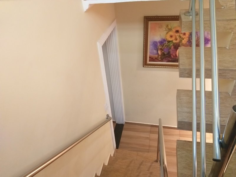 Casa à venda Santa Terezinha com 120m² e 2 quartos por R$ 43.000.000 - 1611149345-escada-2.jpg