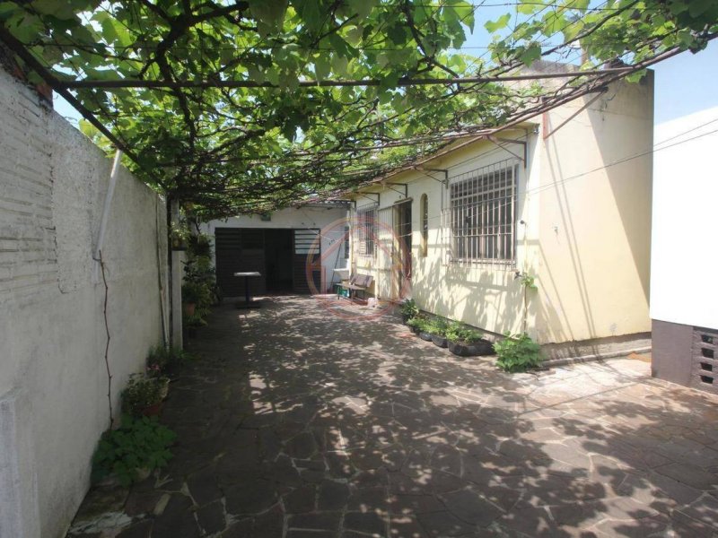 Casa à venda Sarandi com 300m² e 3 quartos por R$ 370.000 - 1343207400-patio.jpg