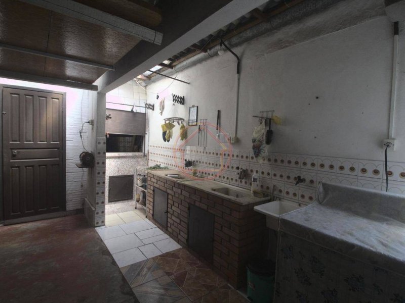 Casa à venda Sarandi com 300m² e 3 quartos por R$ 370.000 - 1523339298-garagem.jpg