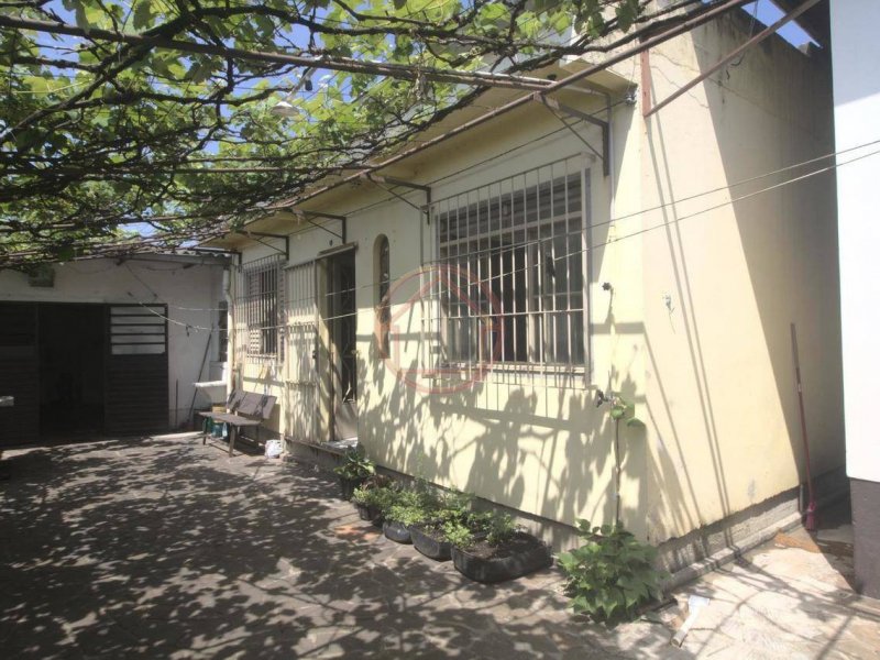 Casa à venda Sarandi com 300m² e 3 quartos por R$ 370.000 - 1585054856-casa-fundos.jpg