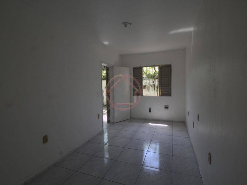 Casa à venda Sarandi com 300m² e 3 quartos por R$ 370.000 - 1817426751-casa-fundos-6.jpg