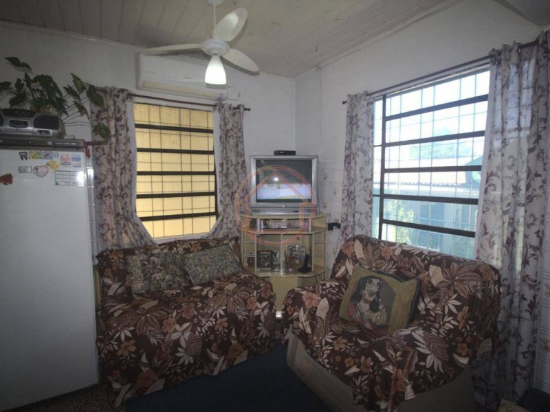 Casa à venda Sarandi com 300m² e 3 quartos por R$ 370.000 - 2115188813-sala.jpg