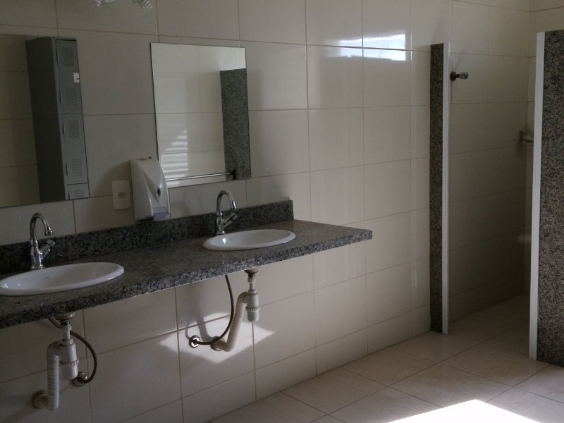 Comercial à venda Vila Santa Rita com 370m² e  quartos por R$ 960.000 - 1096044405-vestiario.jpg