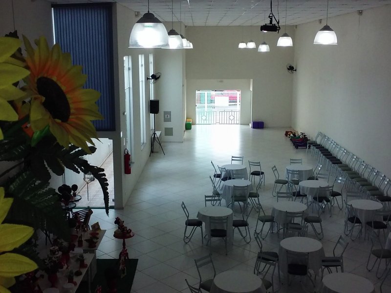 Comercial à venda Vila Santa Rita com 370m² e  quartos por R$ 960.000 - 145943996-salao-visto-do-fundo.jpg