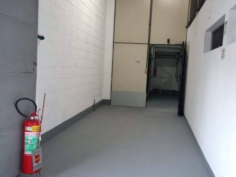 Comercial à venda Rocha com 2400m² e 1 quarto por R$ 1.850.000 - 551482425-img-20220202-wa0049.jpg