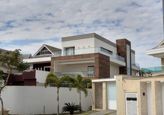 imóvel com 438m²