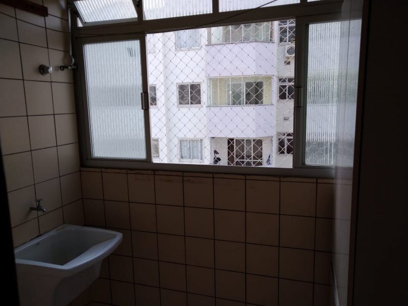 imóvel com 76m² - Barreiros - São José