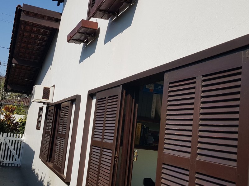 Casa à venda Bom Retiro com 230m² e 6 quartos por R$ 1.250.000 - 1424749801-24-laterai-direita-2.jpg