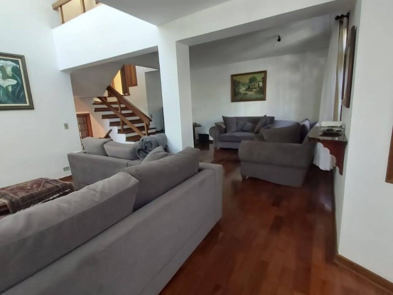 Casa de condomínio à venda Alto do Capivari com 262m² e 4 quartos por R$ 1.040.000 - 1007596280-casa-campos-do-jordao-40.jpg