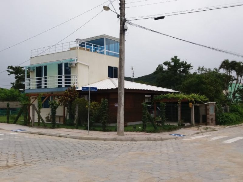 Casa à venda Bombas com 190m² e 5 quartos por R$ 750.000 - 1404962856-2eb3742a-eb21-4122-8ecb-e184d06fca30.jpg