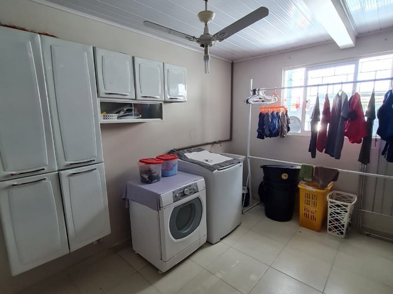 Casa à venda Tarumã com 230m² e 3 quartos por R$ 1.335.000 - 1865824611-31-lavanderia.jpeg