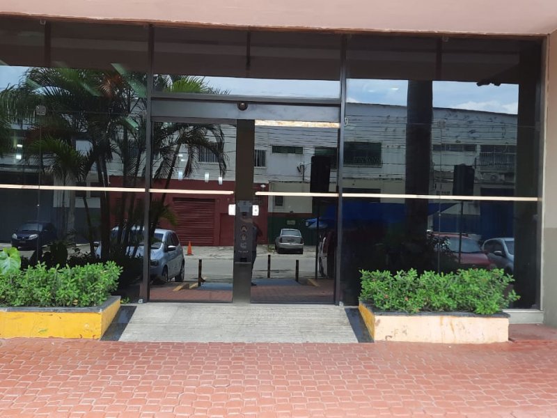 Comercial para alugar Penha Circular com 27m² e  quartos por R$ 500 - 1676148624-img-20210112-wa0018.jpg