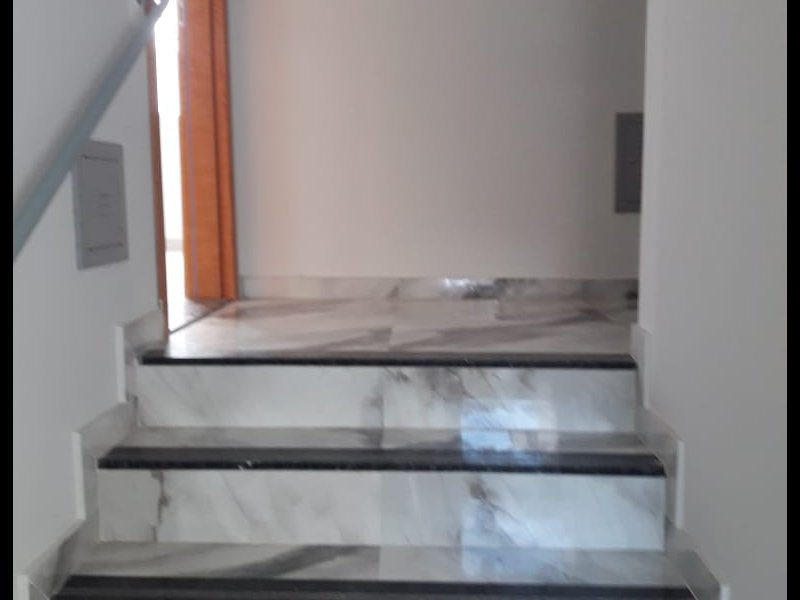 Apartamento à venda Copacabana com 55m² e 2 quartos por R$ 229.000 - 992308781-escada.jpg