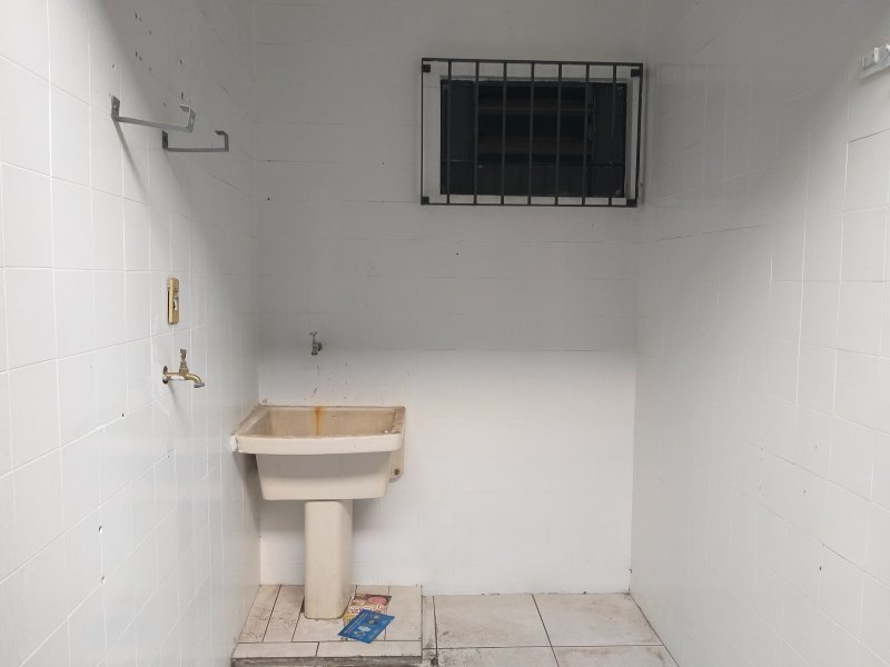 Casa à venda São Lourenço com 250m² e 3 quartos por R$ 380.000 - 1677360533-17-lavanderia.jpg