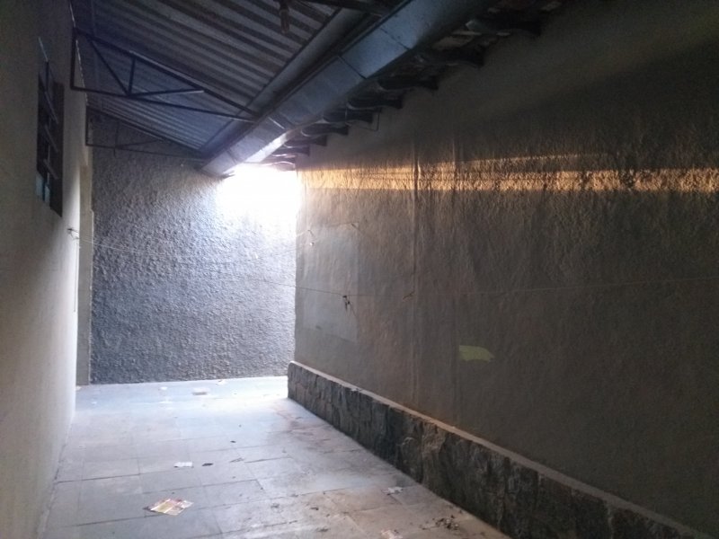 Casa à venda São Lourenço com 250m² e 3 quartos por R$ 380.000 - 732321810-18-espaco-entre-a-casa-e-o-galpao.jpg