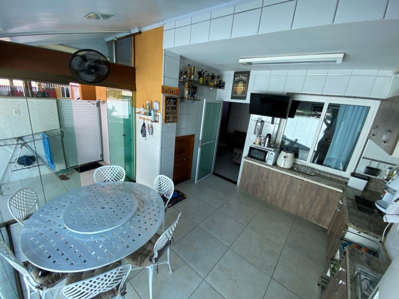 imóvel com 235m² - Parque Residencial Laranjeiras - Serra