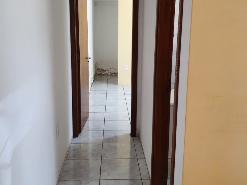 Casa à venda Jardim Monumento com 95m² e 2 quartos por R$ 270.000 - 1397800275-corredor.jpg