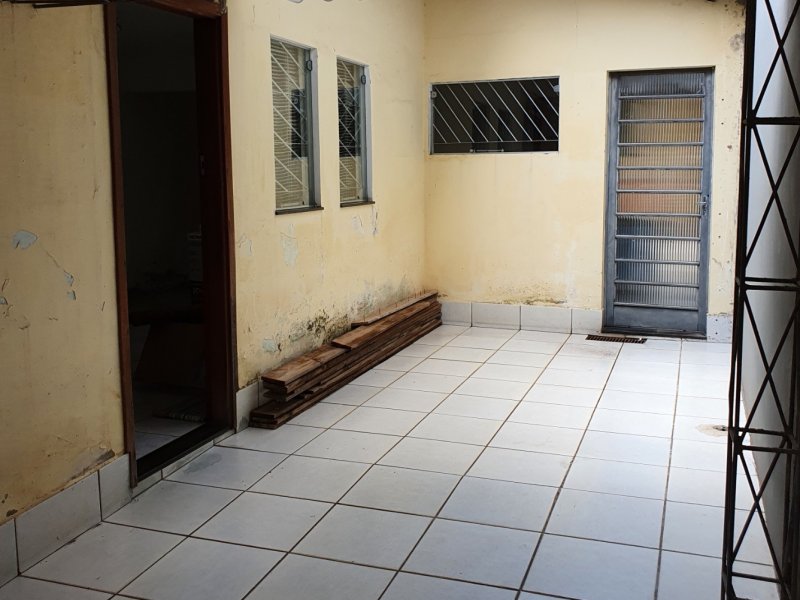 Casa à venda Jardim Monumento com 95m² e 2 quartos por R$ 270.000 - 564835974-garagem.jpg