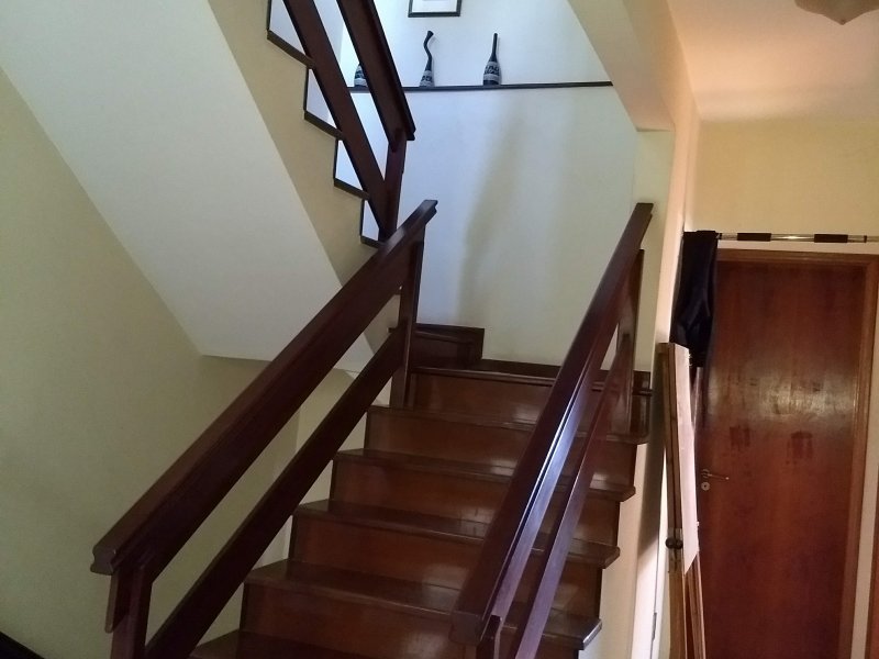 Casa à venda Jardim Guanabara com 250m² e 3 quartos por R$ 980.000 - 1999506564-escada-1.jpg