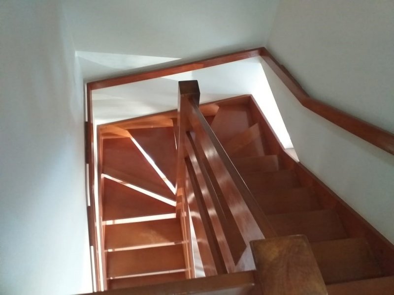 Casa à venda Hípica com 101m² e 2 quartos por R$ 302.000 - 2073375087-13-escada-vista-de-cima.jpg