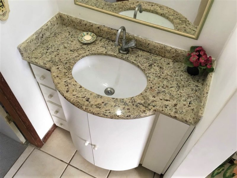 Casa de condomínio à venda Enseada Azul com 96m² e 2 quartos por R$ 299.000 - 840556028-upstairs-bath-1.jpg