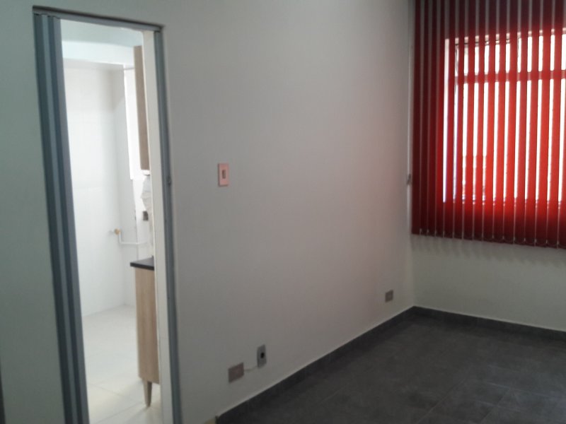 Kitnet à venda Liberdade com 29m² e 1 quarto por R$ 150.000 - 1673393660-quarto-e-guarda-roupa.jpg