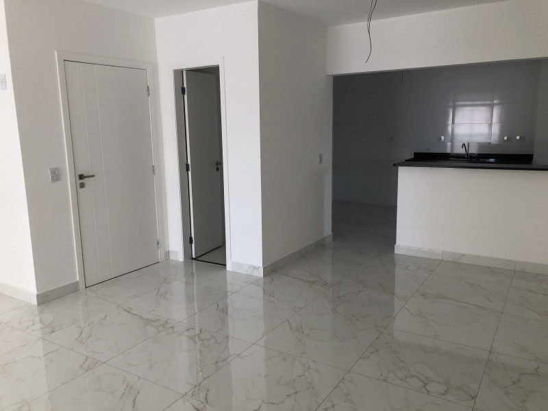 Apartamento à venda Guilhermina com 158m² e 3 quartos por R$ 860.000 - visao-da-porta-de-entrada-principal-com-lavabo-ao-lado-e-cozina-ao-fundo.jpg