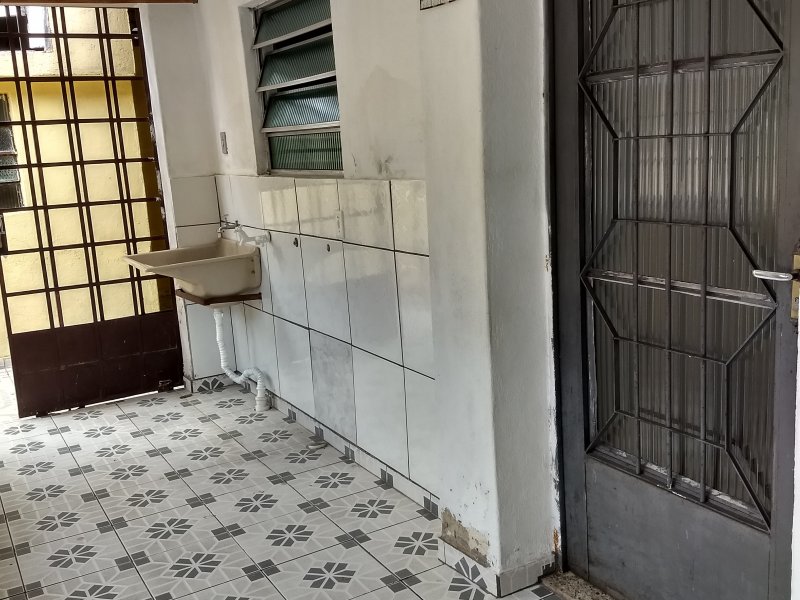Casa à venda Jardim Utinga com 162m² e 3 quartos por R$ 450.000 - 1177729669-1-area-de-servico.jpg